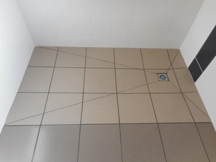 Pose de carrelage de douche à Aurillac, Aurillac, Desblats Carrelage