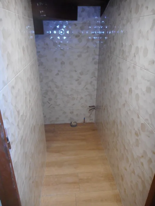 Pose de carrelage dans une douche à Aurillac, Aurillac, Desblats Carrelage