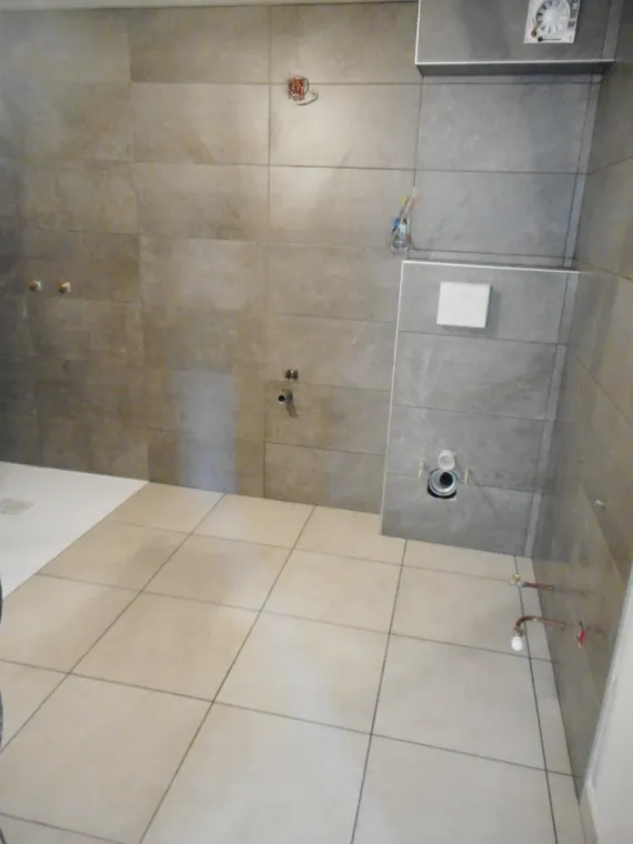 Pose de carrelage pour une rénovation de salle de bain à Aurillac, Aurillac, Desblats Carrelage
