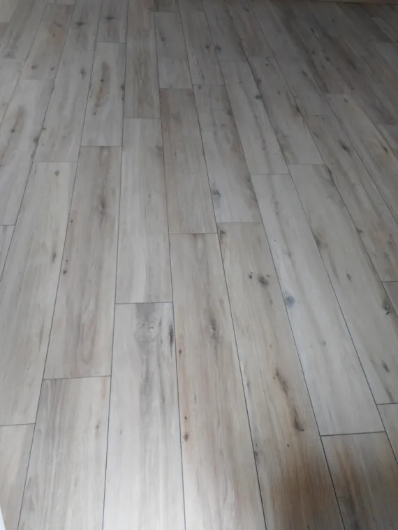 Pose de carrelage imitation parquet par professionnel à Aurillac, Aurillac, Desblats Carrelage