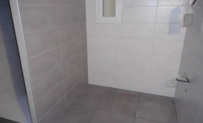 Pose de carrelage salle de bain à Laveissière : un rendu soigné et durable, Aurillac, Desblats Carrelage